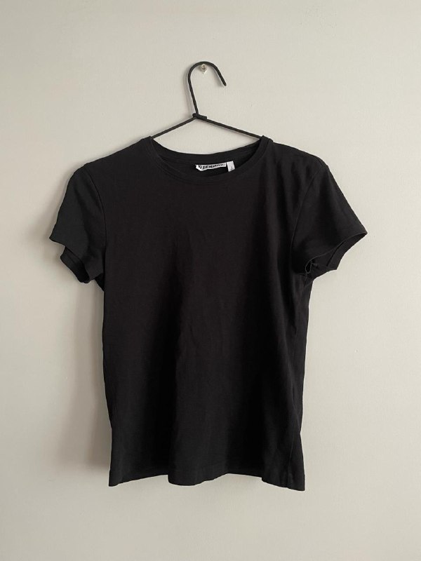 Белая футболка Weekday, Черная футболка Weekday, Черные джинсы Massimo Dutti 6