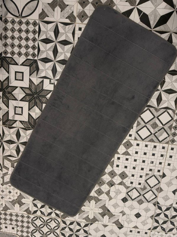 стул офисный, рабочий стол, ковры разных размеров и цветов 7