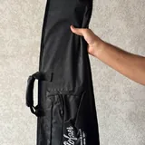 Червона електрогітара Höfner Shorty 5