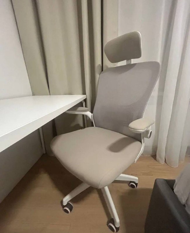 Кресло и стол для работы за компьютером 3