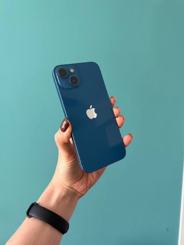 iPhone 13 256 Гб с чехлами 2