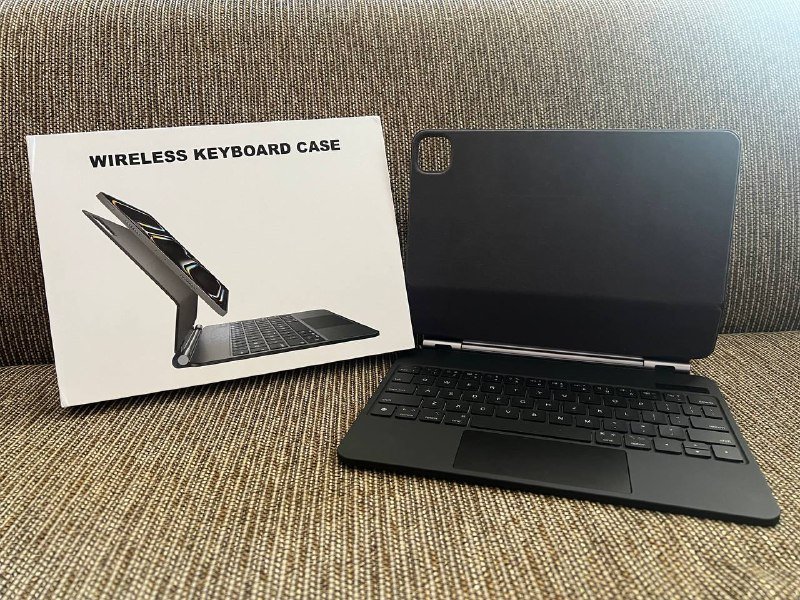 Чехол книжка и клавиатура для iPad Pro 11"