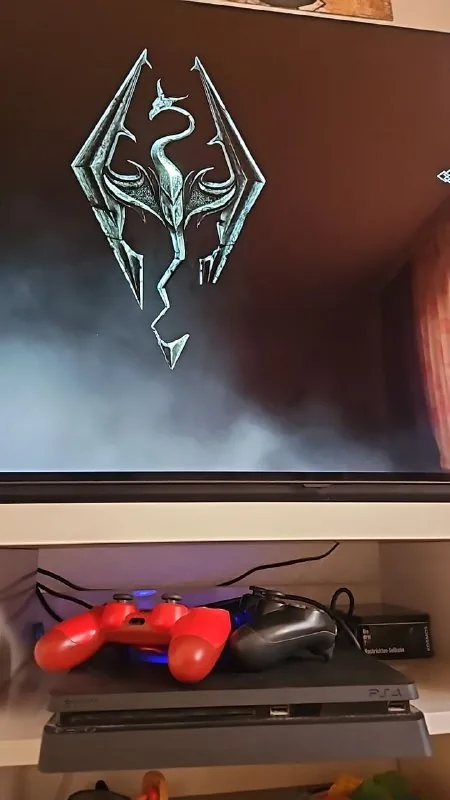 Sony PlayStation 4 1 TB, 2 джойстика