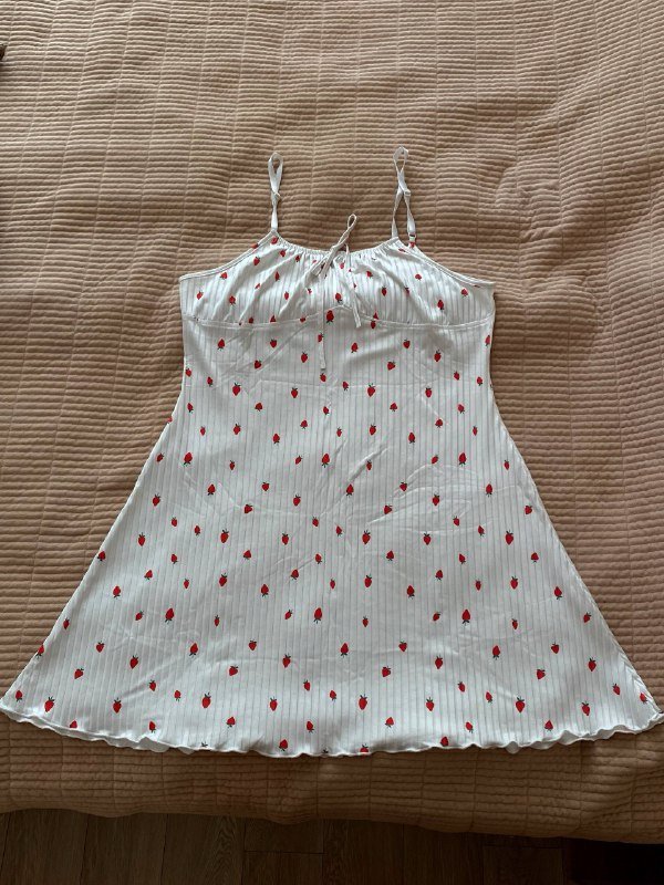 Летнее лёгкое платье с принтом клубники 4