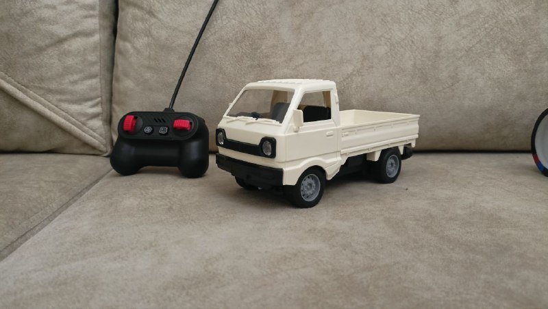 Машинка грузовичок на пульте управления с аккумулятором