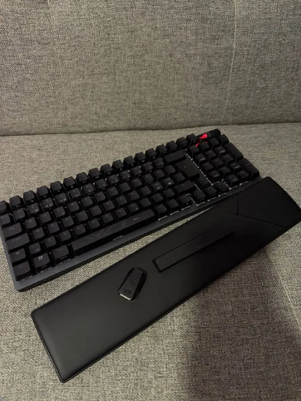 ASUS ROG Strix Scope II 96 Wireless gaming keyboard 1