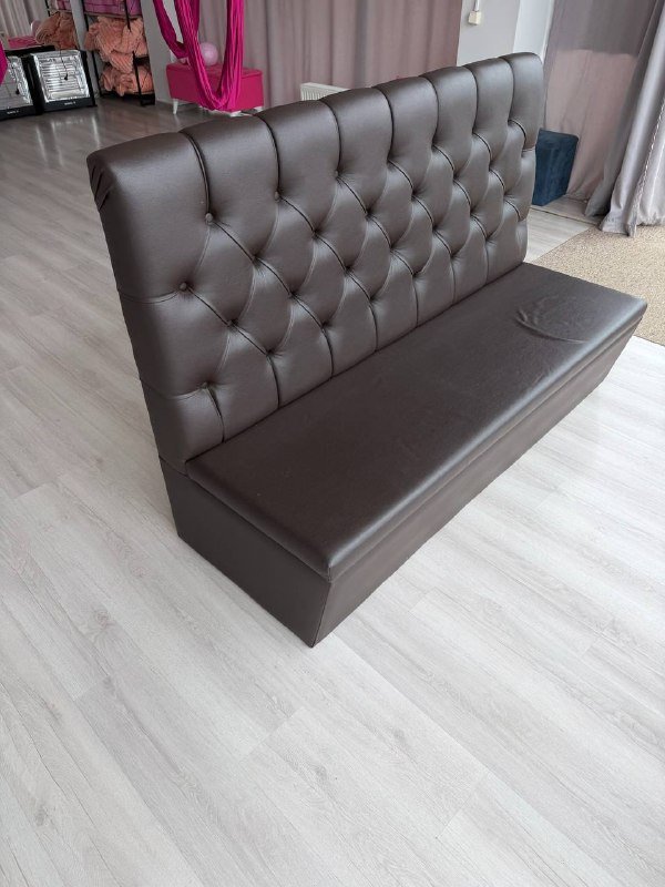 Кожаный диван