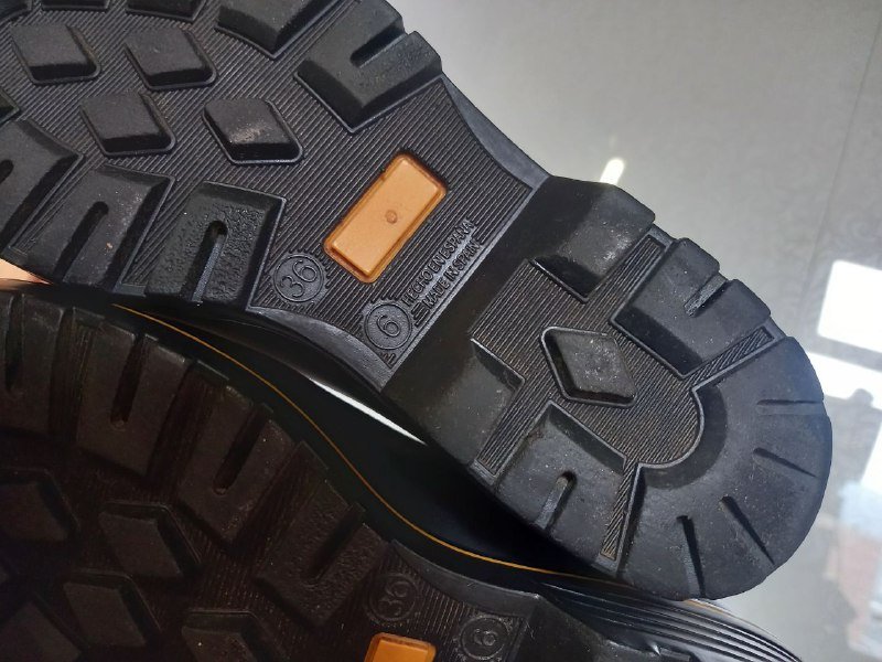 Книги, кроссовки Adidas, ботинки Verbenas 8