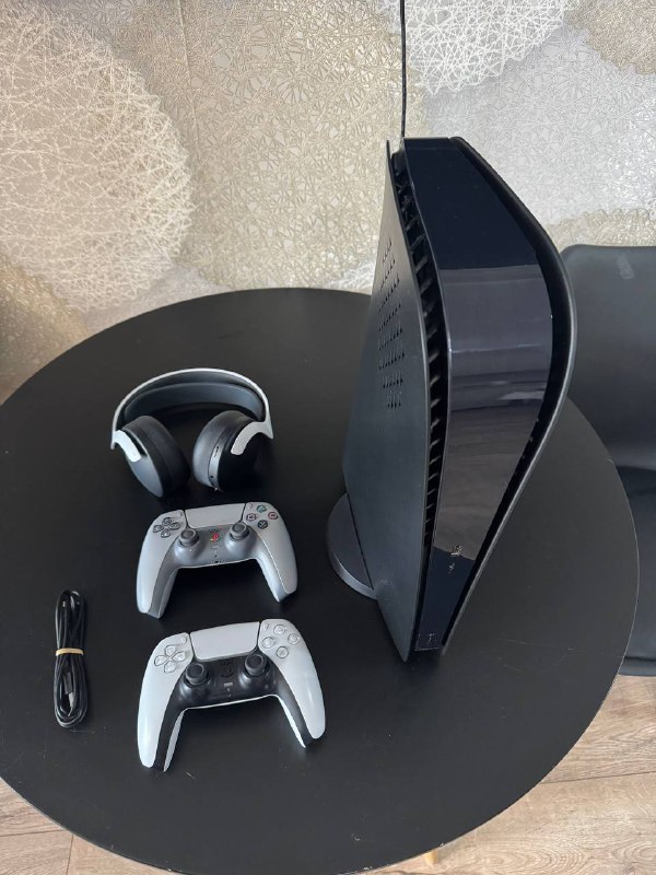 PS 5 комплект с наушниками, 2 джойстика, тревел кейс