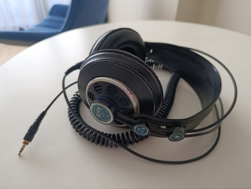 Студийные мониторные наушники AKG K240 MKII