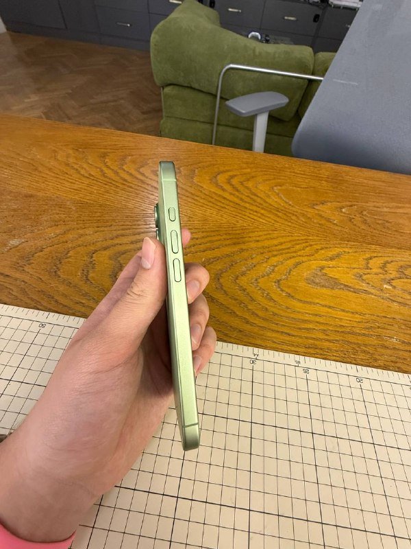 iPhone 17 6