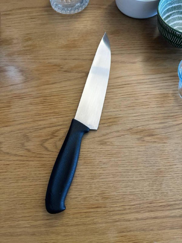 Кастрюля, бокалы для вина, стакан, дуршлаг, нож 2