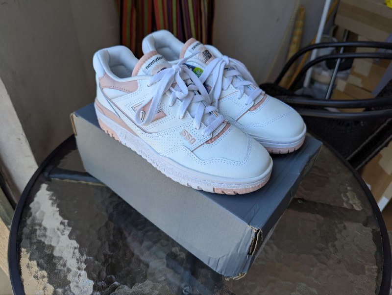 Женские кроссовки New Balance 550