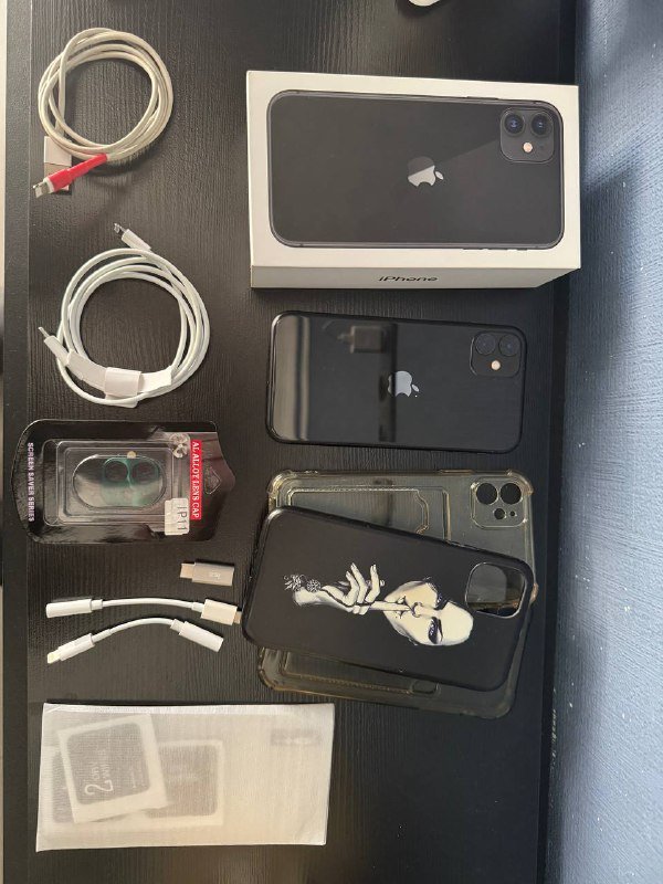 iPhone 11 128gb Black with accessories 3