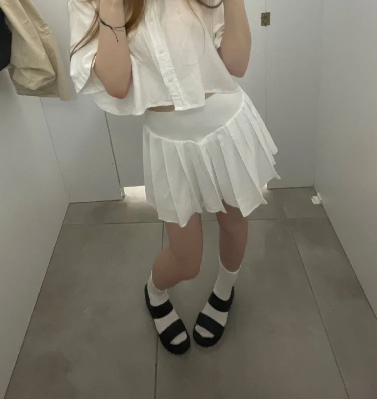 Oysho, H&M skirts and an S–M skirt 1
