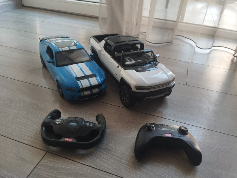 Машинки Rastar Mustang GT500 и Hummer EV