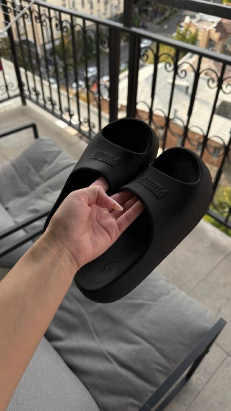 Шлепанцы черные Puma размер 34-35