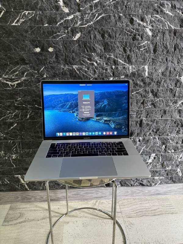 MacBook Pro 15” i7 16GB 512GB