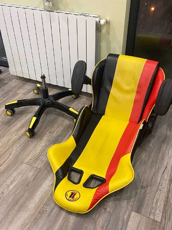 Развалившийся компьютерный стул на запчасти 2