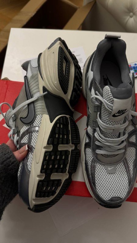 Кроссовки Nike V2K Platinum/mtlc cool grey Eur 44,5 UK 9,5 2