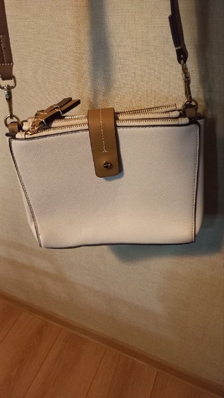 Сумочка новая белая с коричневым ремешком 3