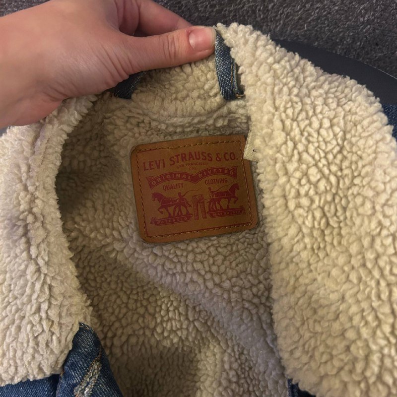 Куртка Levi’s женская джинсовая с меховой подкладкой 2