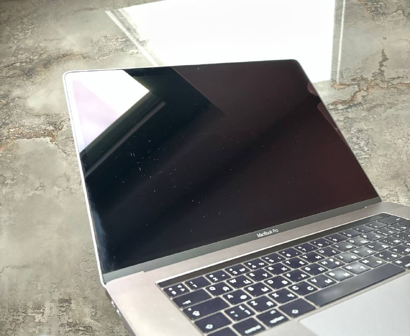 Apple MacBook Pro 15" 2016 2.7GHz i7 16GB 512GB Radeon Pro