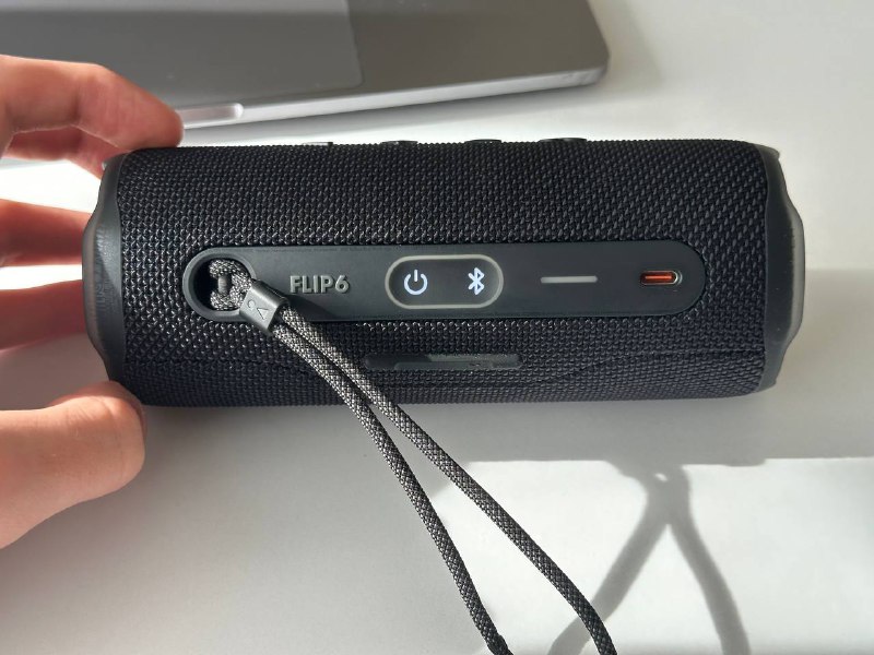 JBL Flip 6 Bluetooth Speaker 2