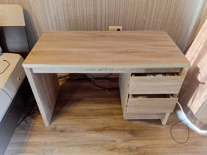 Письменный стол с ящиками 2