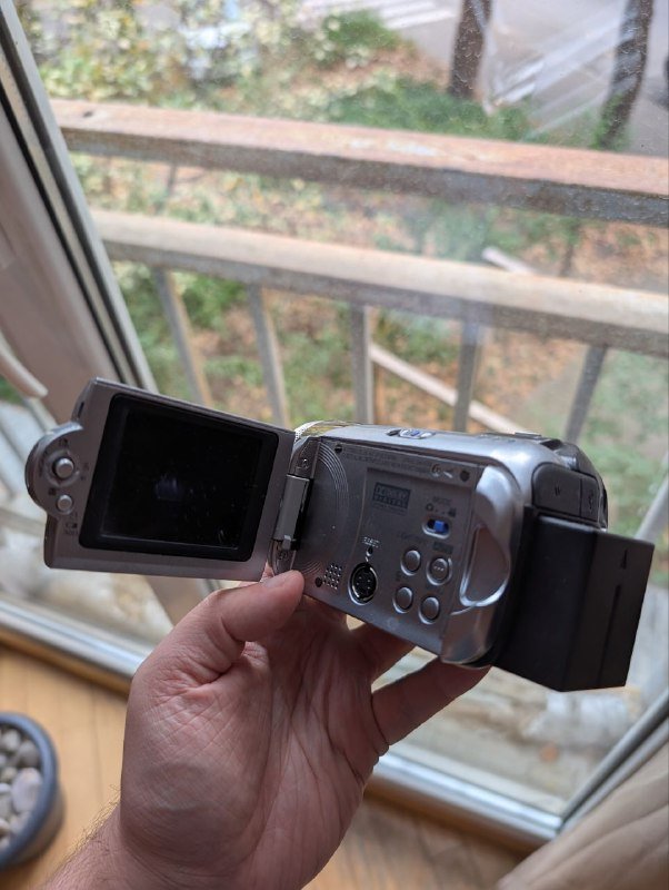 Видеокамера JVC GZ M21E с аккумулятором и флешкой 4