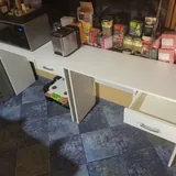 Деревянный стол с ящиком 2