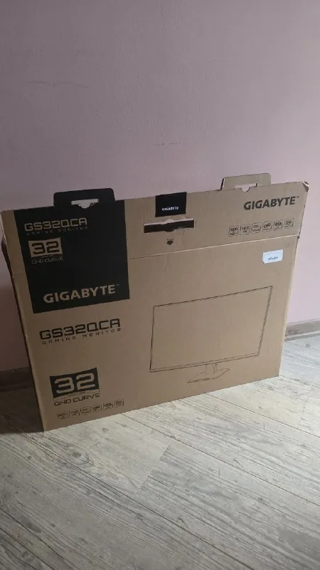 32" Curved монитор Gigabyte 1