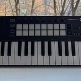 MIDI-клавиатура Novation Launchkey Mini MK3, MIDI-кабель 1