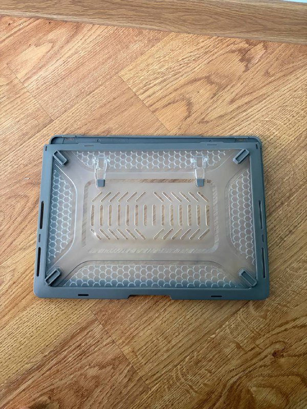 Прорезиненный чехол на MacBook Pro 14 2