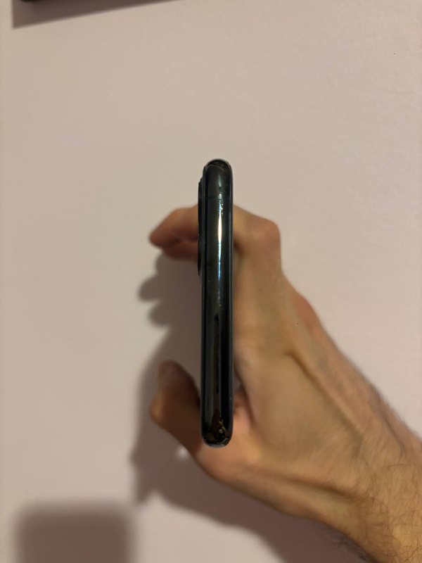 Iphone 11 Pro Max с зарядкой, шнуром и чехлом 5