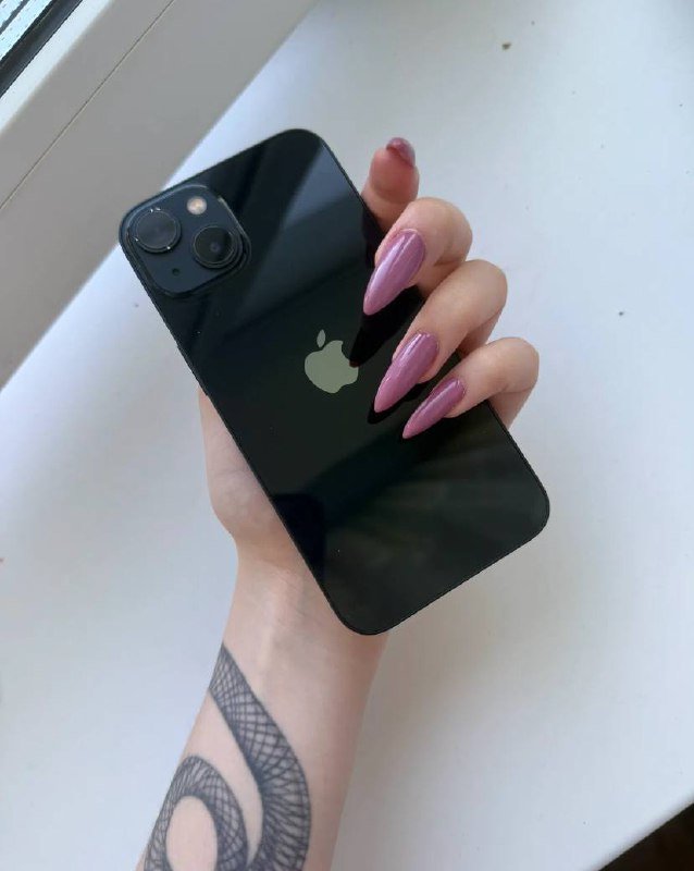 Айфон 13 256ГБ с чехлами