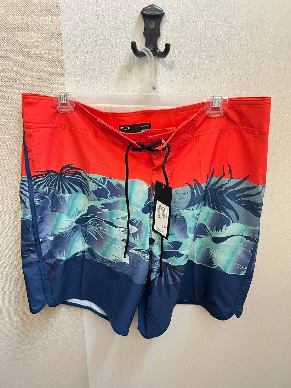 Куртка Tommy Jeans, футболки Nike, Super Bowl, UFC, шорты Skora и OAKLEY, свитшот беговой 8