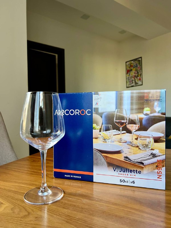 Глубокая миска/салатница, большая круглая тарелка, большие квадратные тарелки, ковшик, френч-пресс, набор бокалов 6