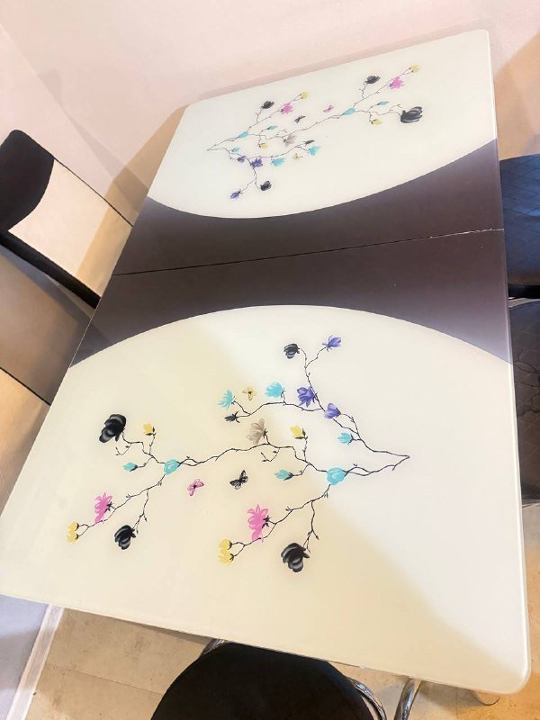 Обеденный стол и четыре стула 3