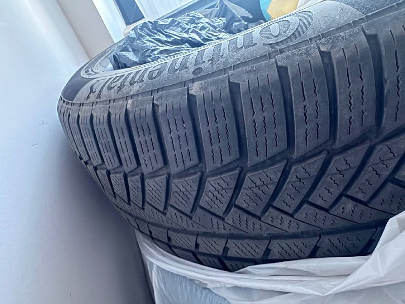 Резина Continental 255/45 R20, Детское кресло
