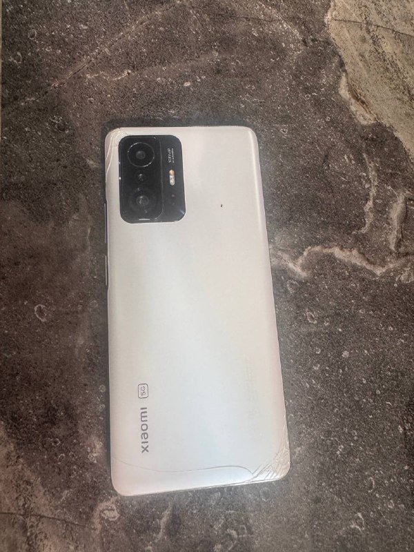 Смартфон Xiaomi 11T с разбитой задней панелью 2