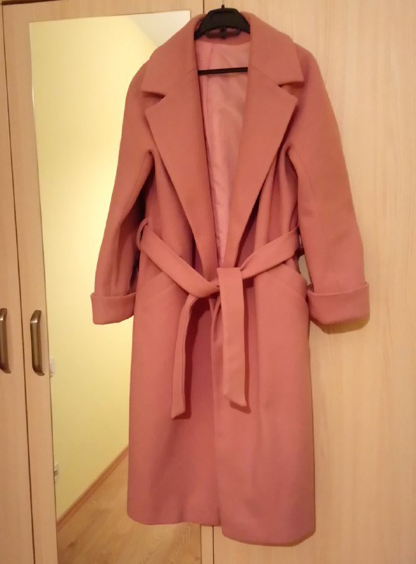 Пудрово-розовое женское пальто