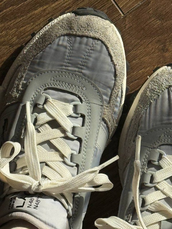 Черные туфли Vic Matië, серые кроссовки Lacoste 9