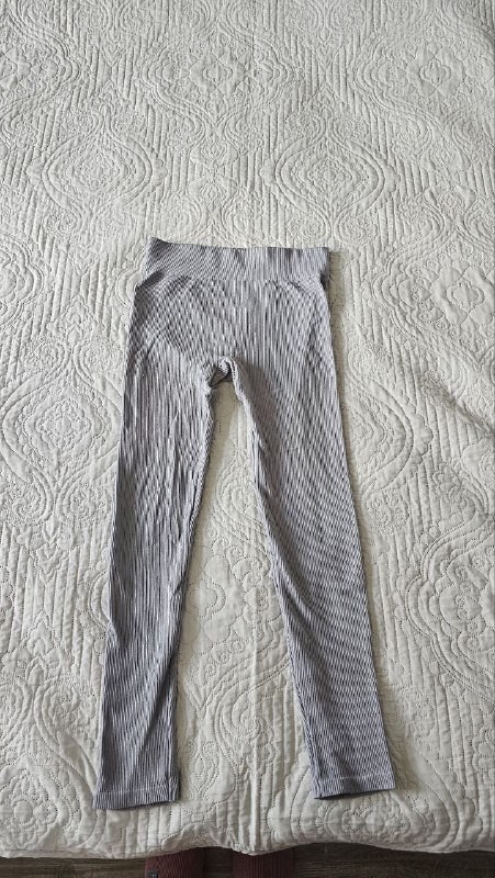 Платье, теплая кофта, жилетка, халат, лосины черные, лосины серые 6