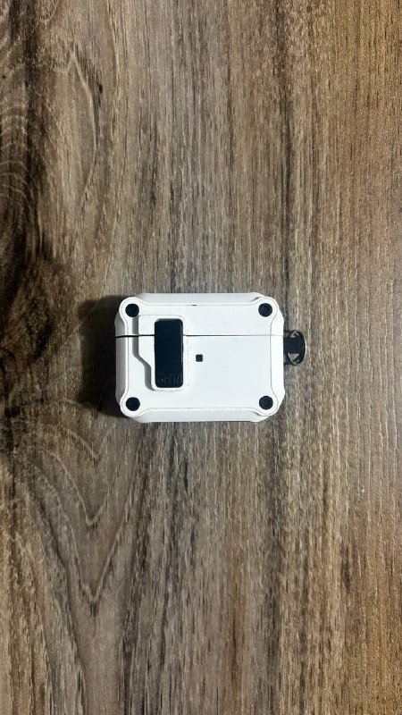 Чехол для AirPods Pro 2 белый, чёрный