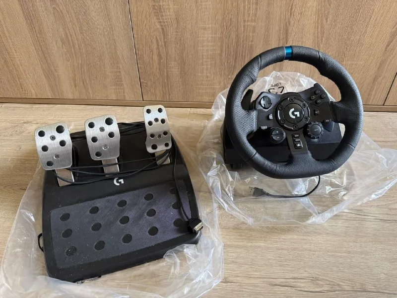 Игровой руль Logitech G923 Trueforce