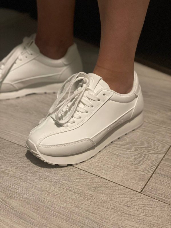 Новые белые кроссовки 38 размер