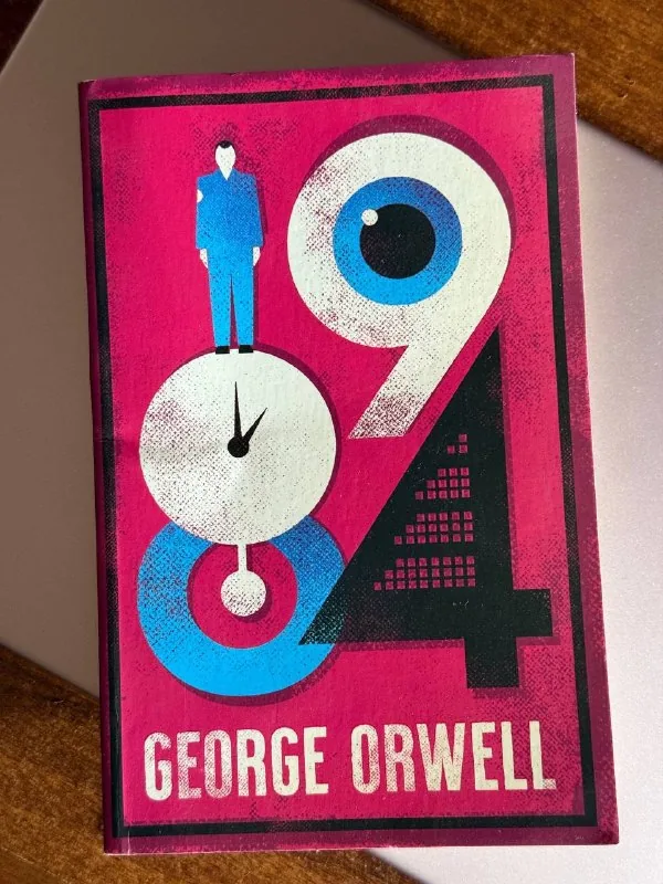 Книга «1984» на английском