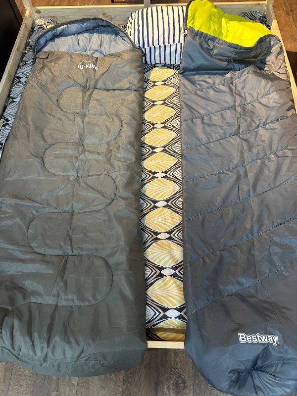 Мешок спальный, складные стулья, подушка надувная, йога-коврик, термос, саб борд 2