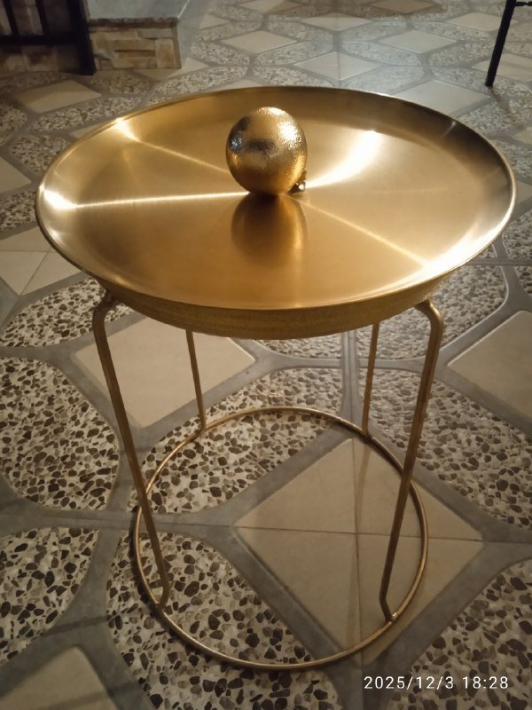 Металлический столик высотой 45 см